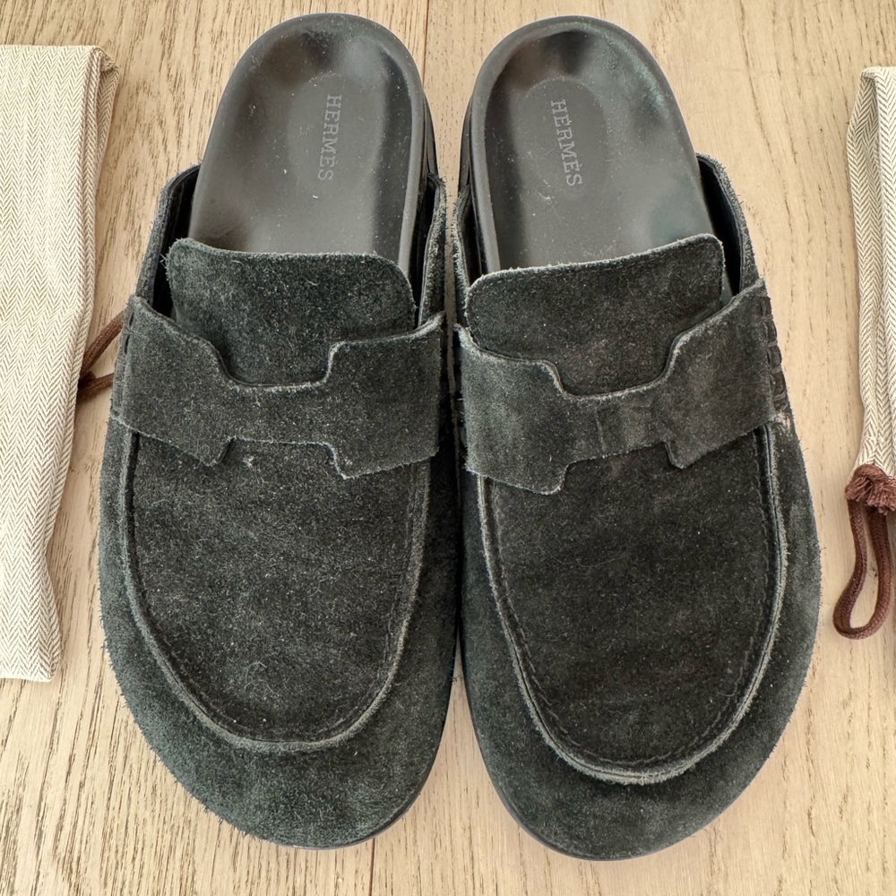 Women's Hermes Go Mule in noir